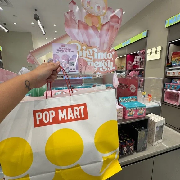 Labubu exciting macaron original from popmart - Picture 5 of 5